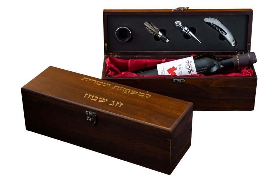 יין אדום / מארז אביזרים. קופסת עץ יין