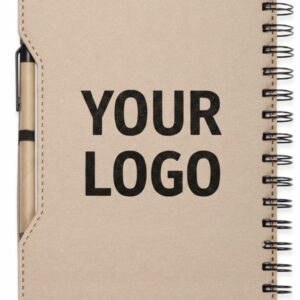 מחברת ספירלה ממוחזרת חומה עם עט וטקסט "YOUR LOGO